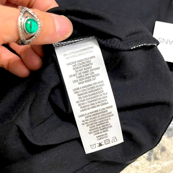 NWT Women's Size Large Calvin Klein Short Sleeve Cropped Logo Print Tee In Black - Picture 7 of 10